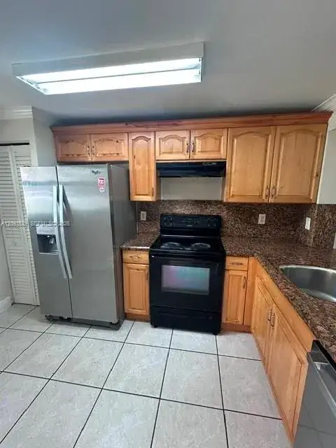 911 NE 209th Ter # 27, Miami FL 33179