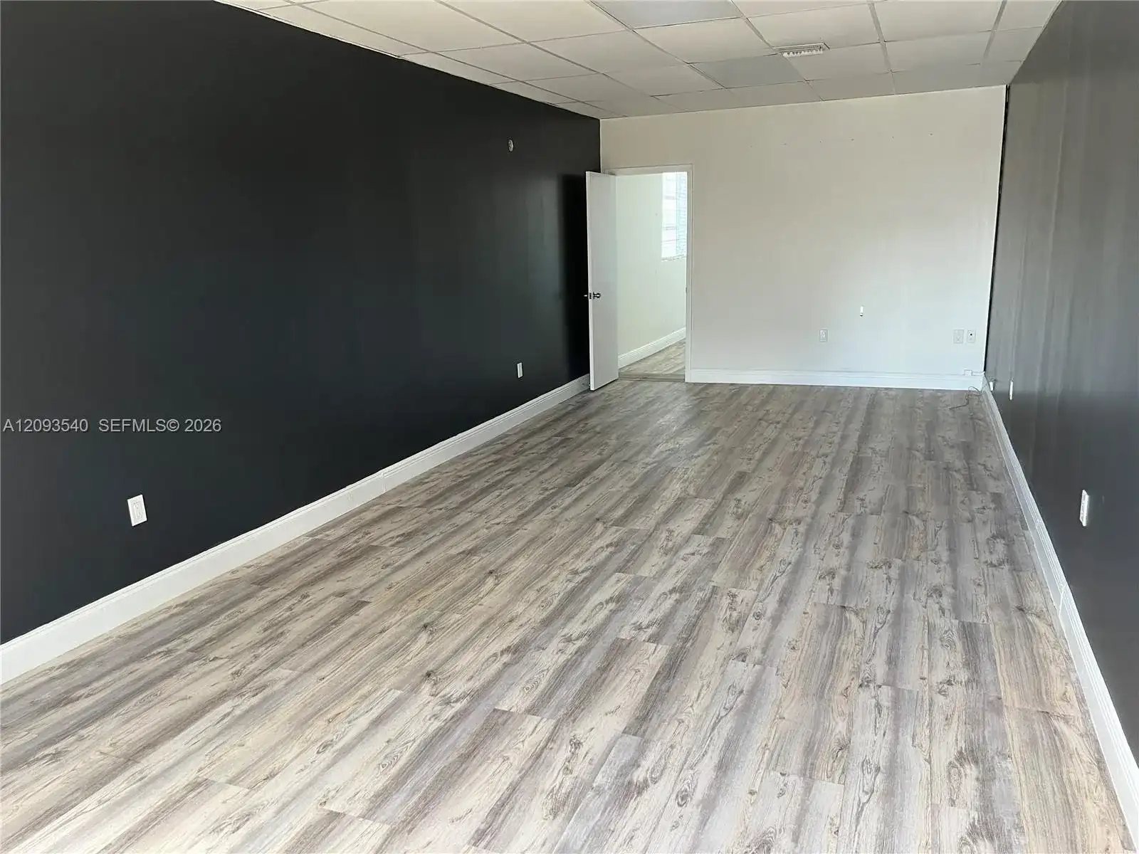 10527 SW 40th St, Miami FL 33165