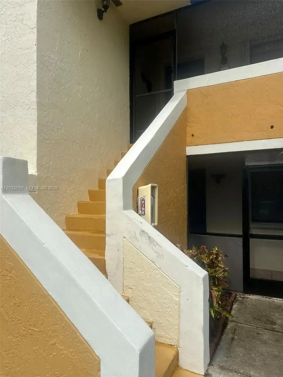 165 Lakeview Dr # 201, Weston FL 33326 photo 2