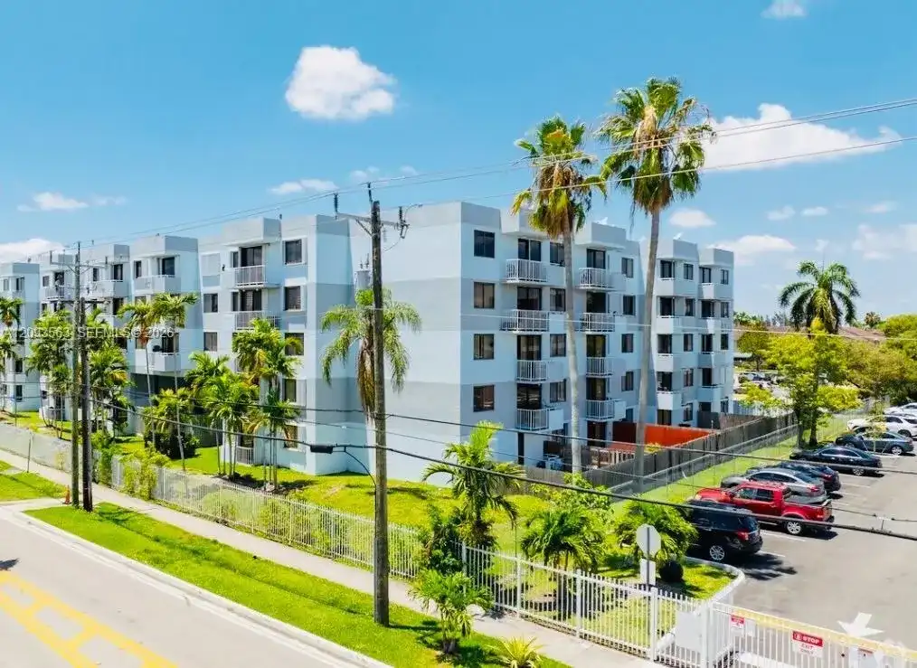 8261 NW 8th St # 334, Miami FL 33126