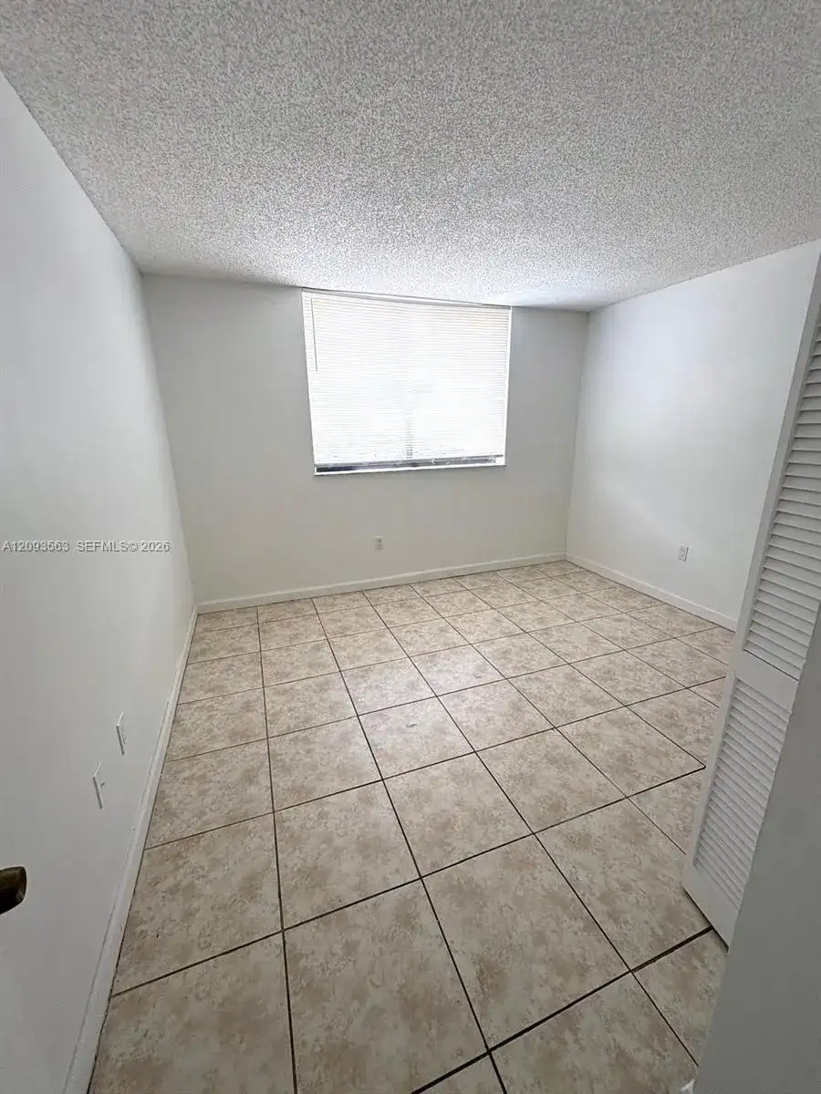 8261 NW 8th St # 334, Miami FL 33126 photo 4