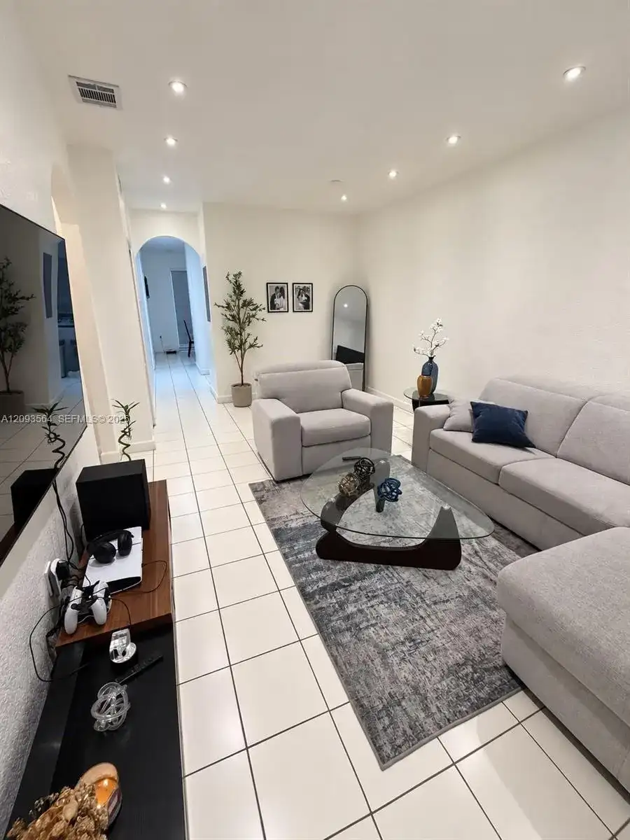 7050 NW 177th St # 11, Hialeah FL 33015 photo 4
