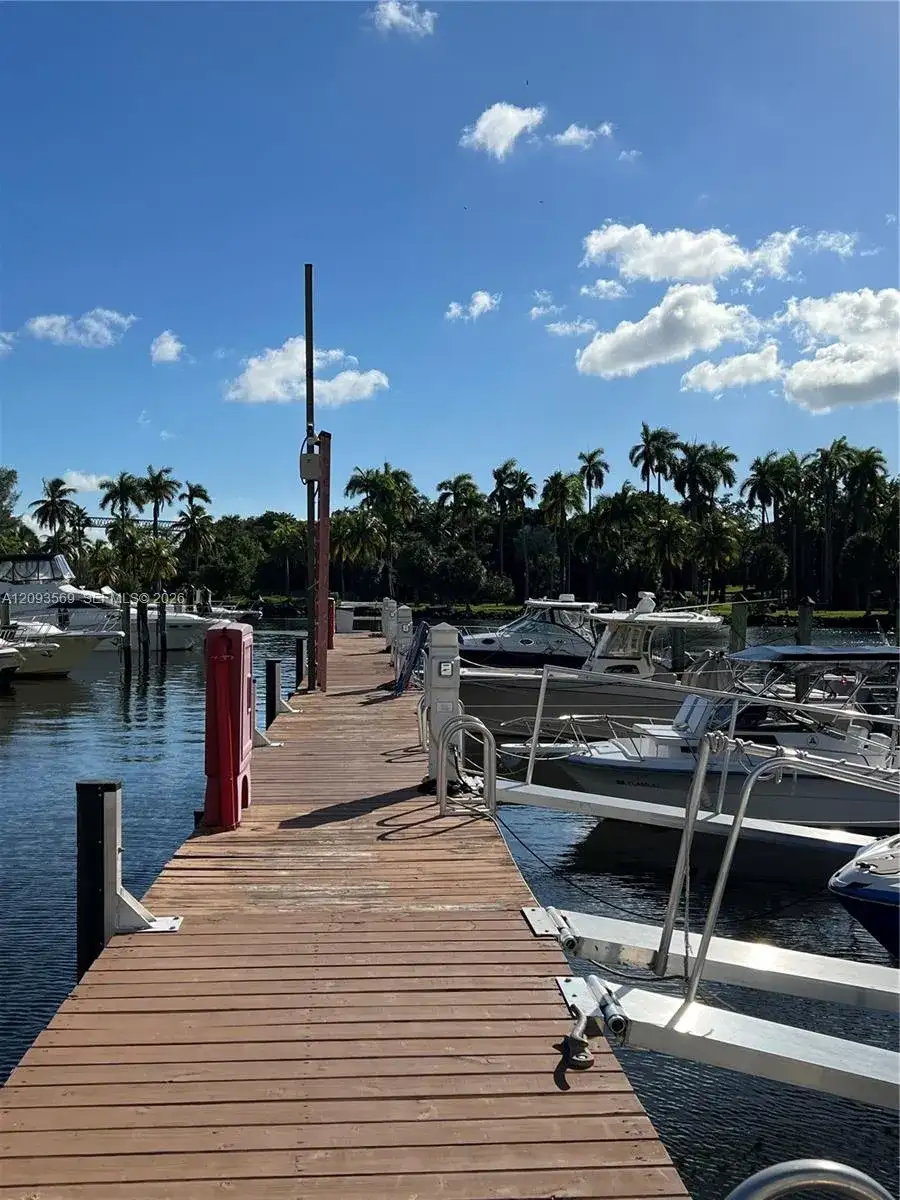 1700 NW North River Dr, Miami FL 33125 photo 2