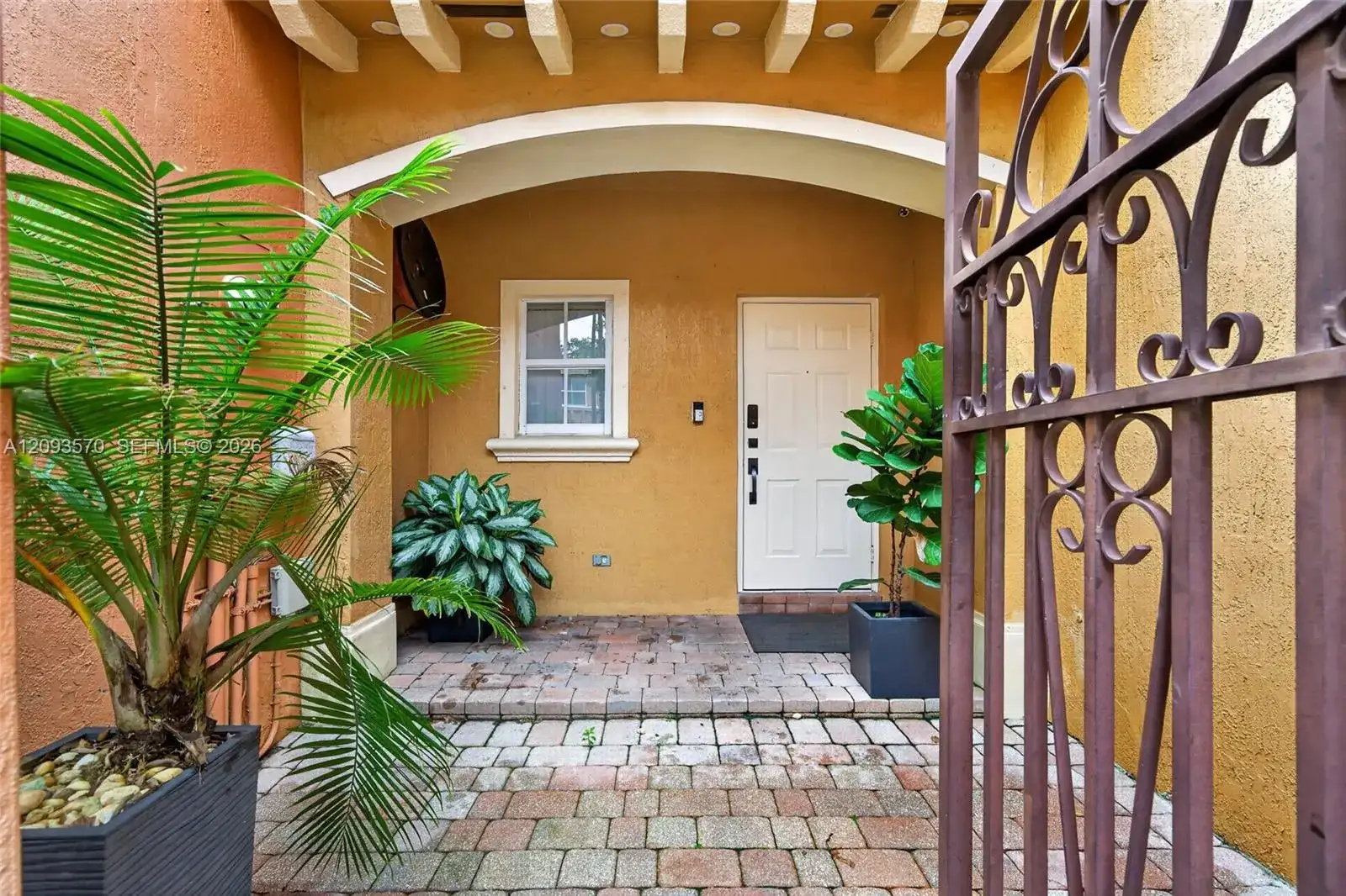 15266 SW 30th Ter, Miami FL 33185 photo 2