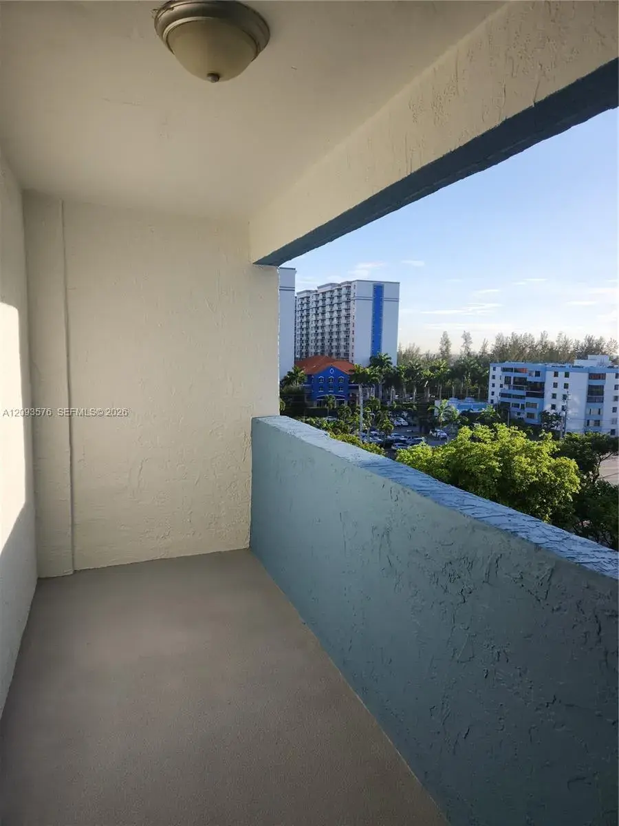 5050 NW 7th St # 709, Miami FL 33126