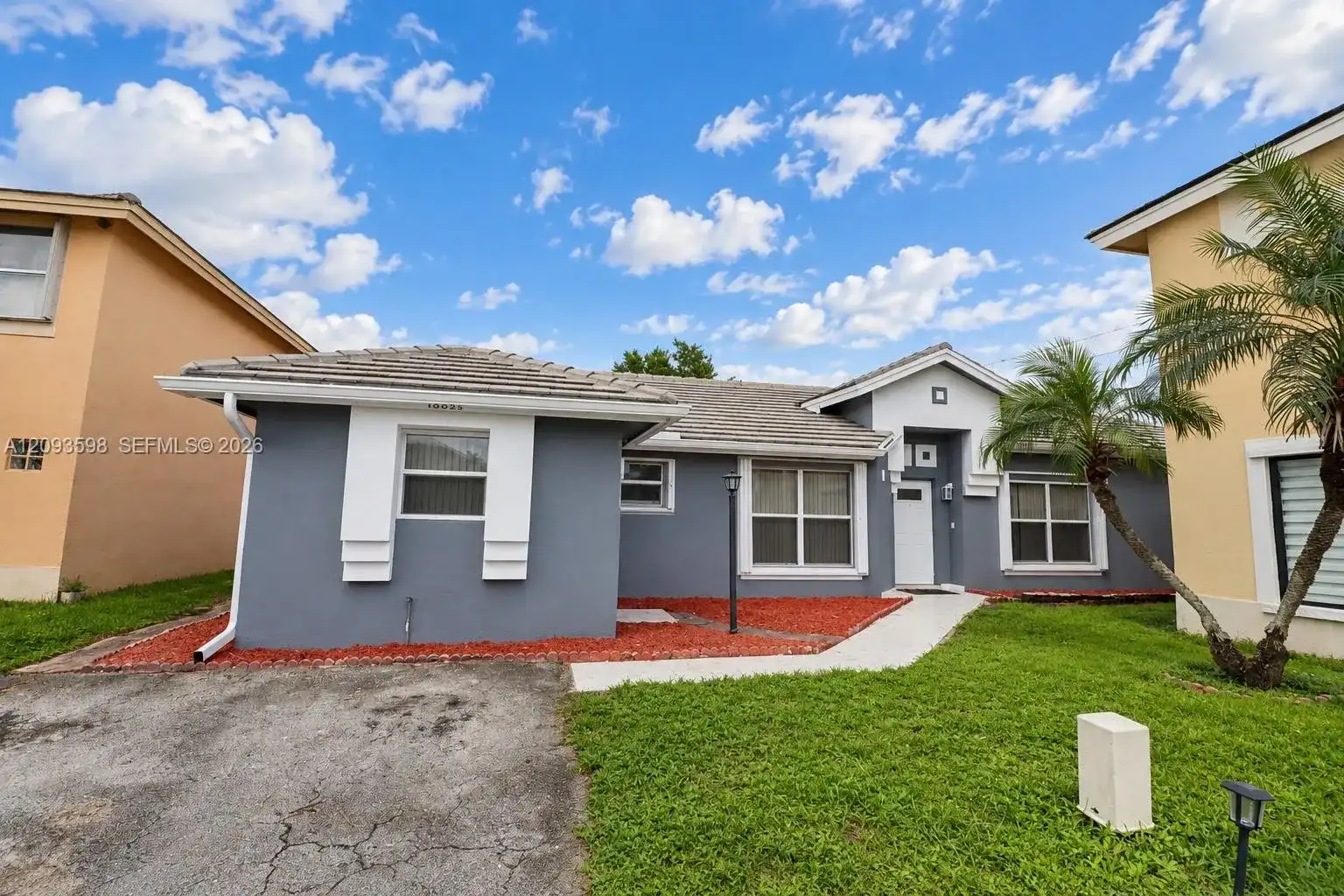 18825 NW 52nd Ct, Miami Gardens FL 33055