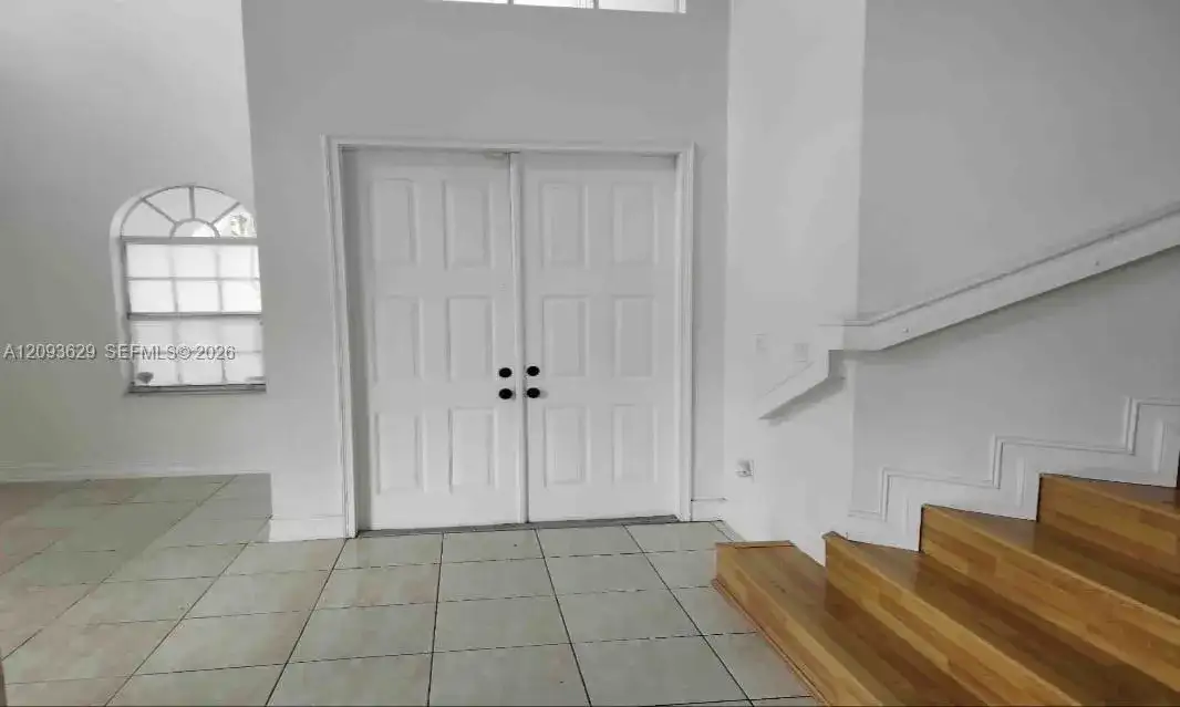 16231 NW 84th Ct, Miami Lakes FL 33016 photo 2