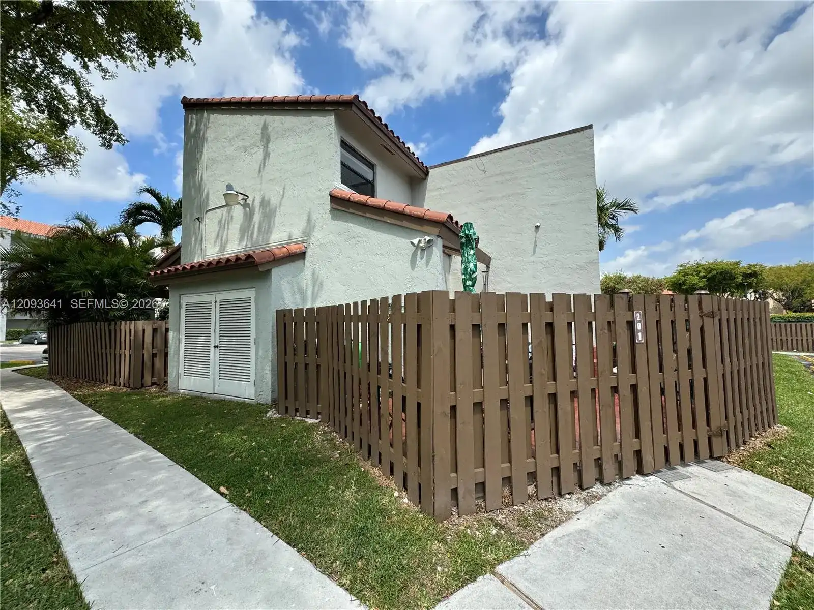 10307 NW 9th St Cir # 15, Miami FL 33172