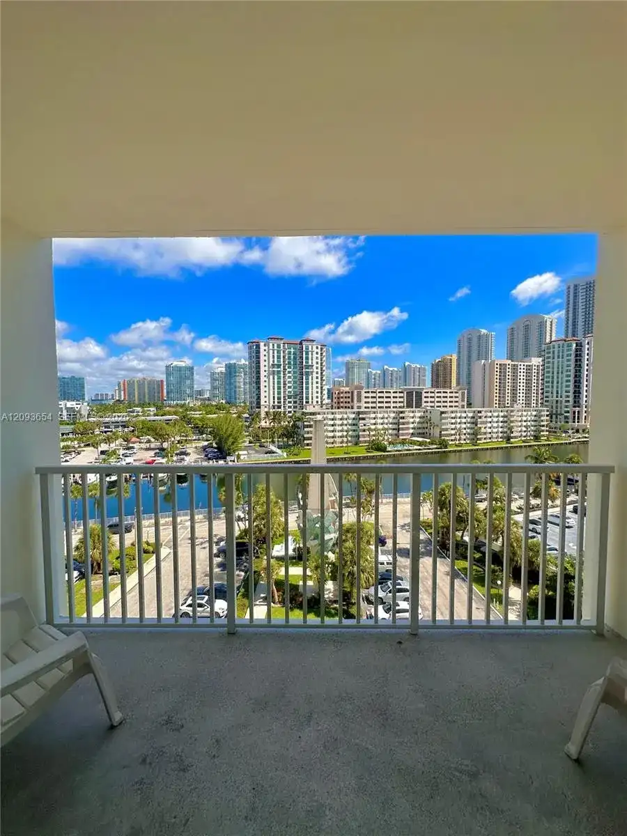 300 Bayview Dr # 701, Sunny Isles Beach FL 33160