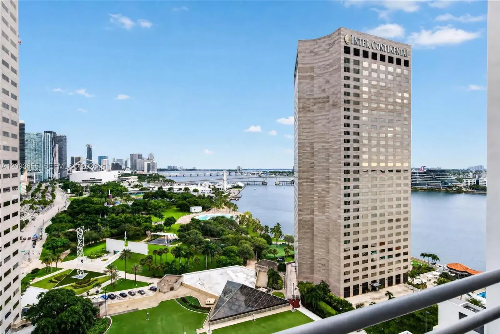 325 S Biscayne Blvd # 2320, Miami FL 33131 photo 3