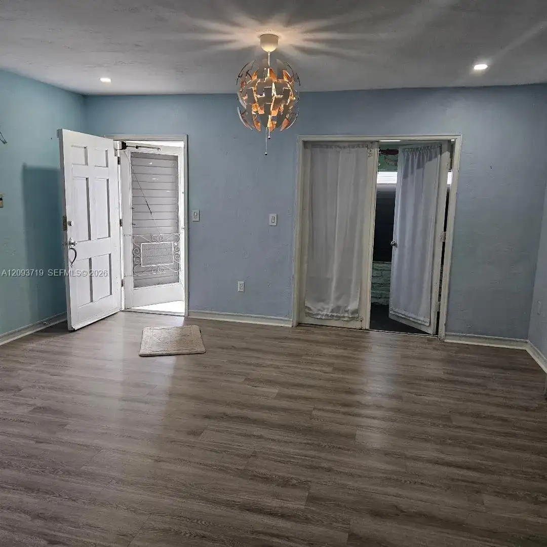 1051 SW 72nd Ct, Miami FL 33144 photo 3