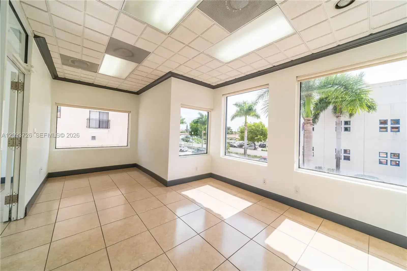 600 Palm Ave, Hialeah FL 33010 photo 2