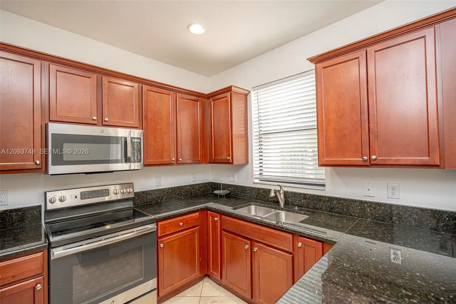 8815 NW 116th Ct, Doral FL 33178 photo 3