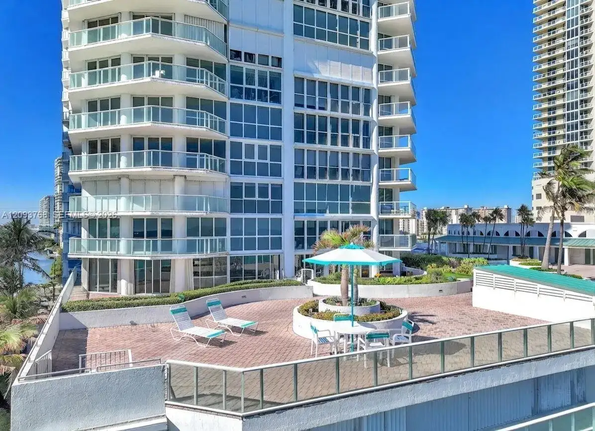 16485 Collins Ave, Sunny Isles Beach FL 33160 photo 4