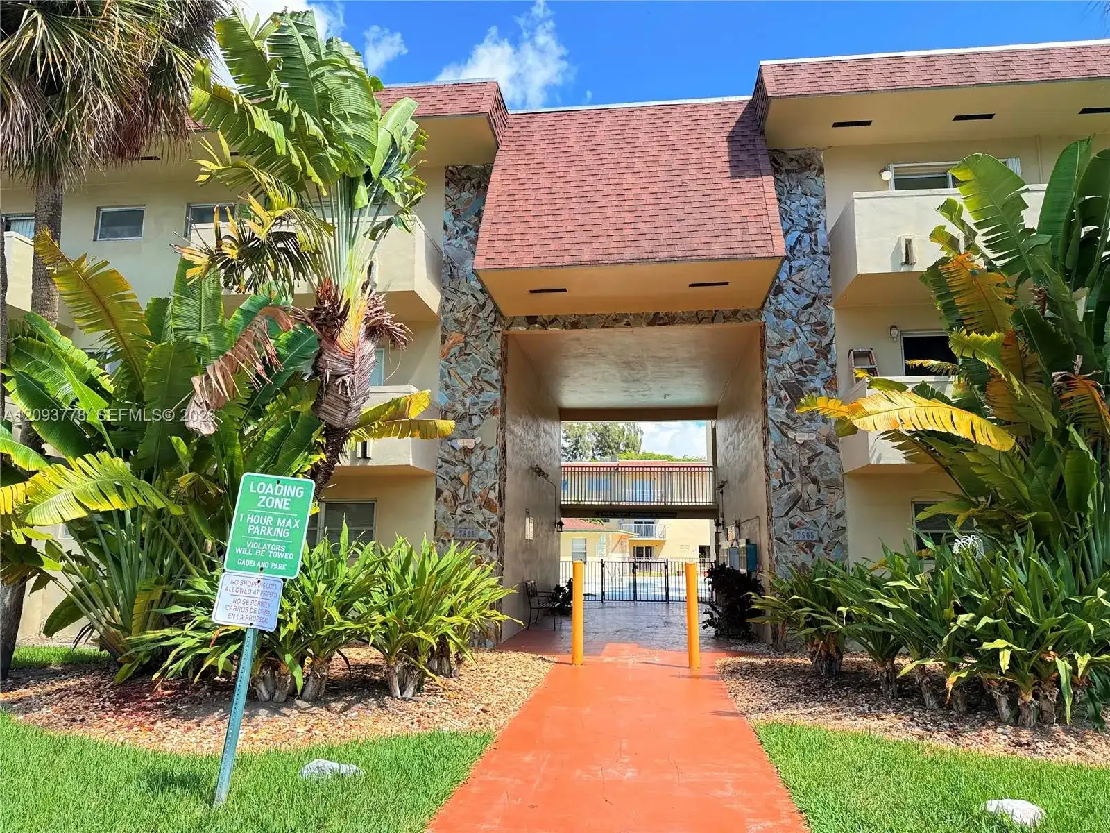 7505 SW 82nd St # 305, Miami FL 33143