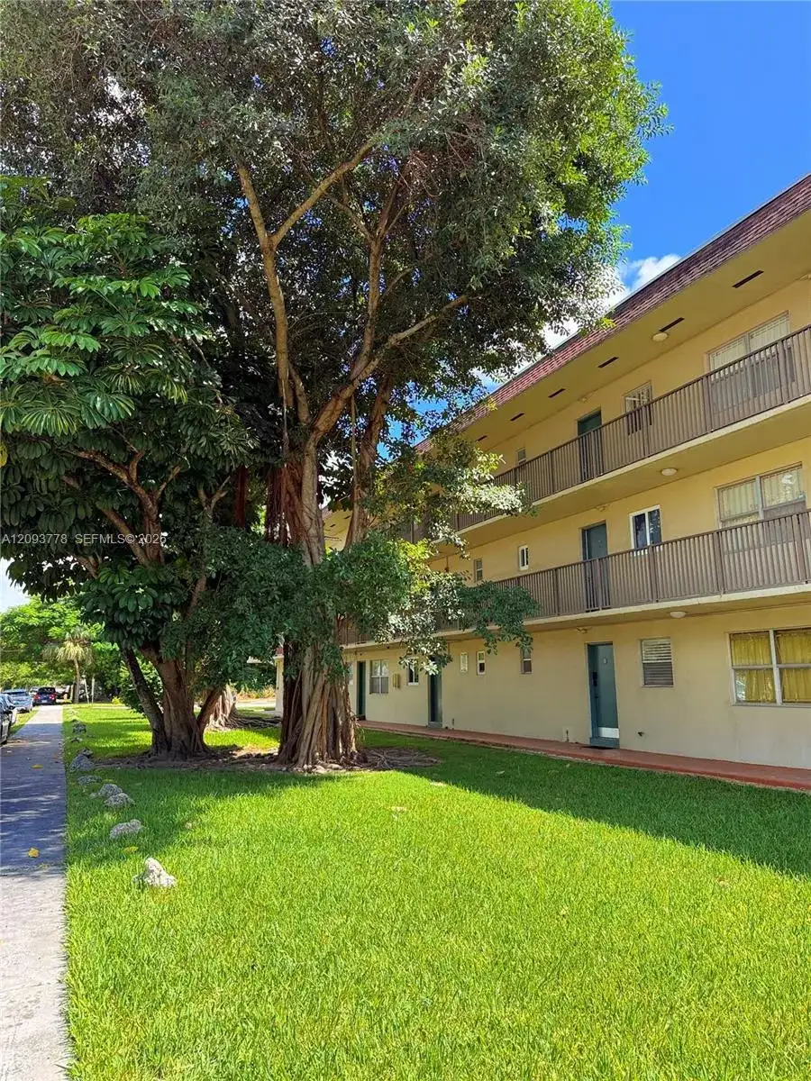 7505 SW 82nd St # 305, Miami FL 33143 photo 2
