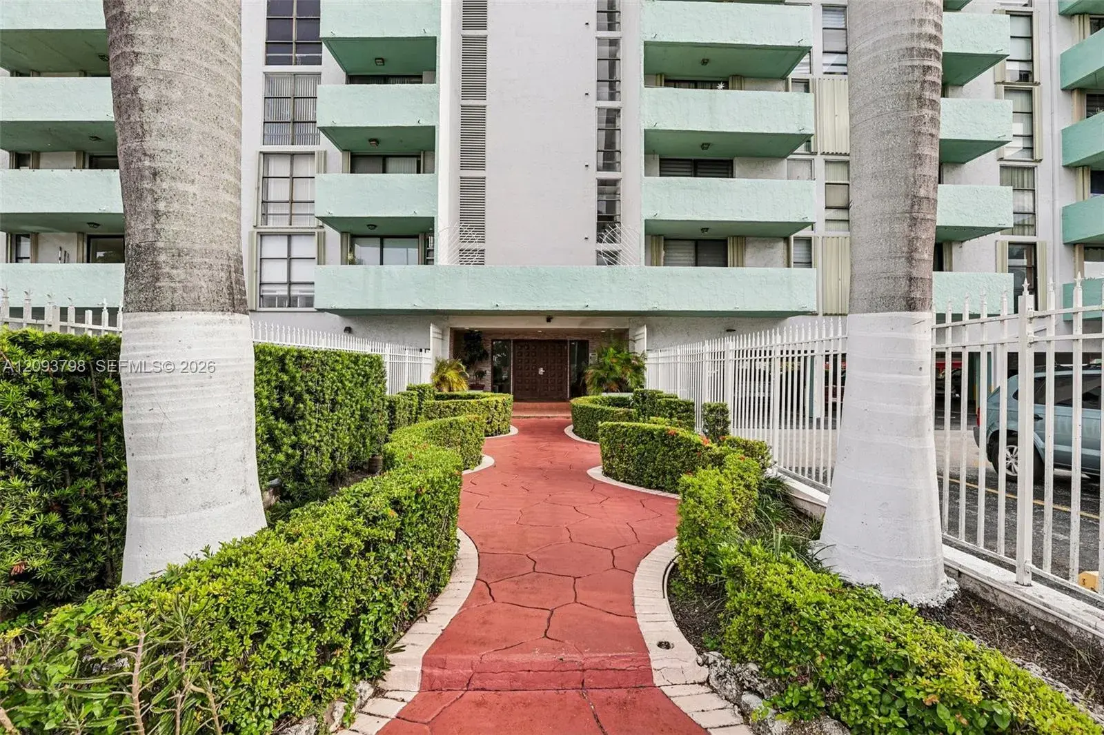 1825 W 44th Pl # 208, Hialeah FL 33012