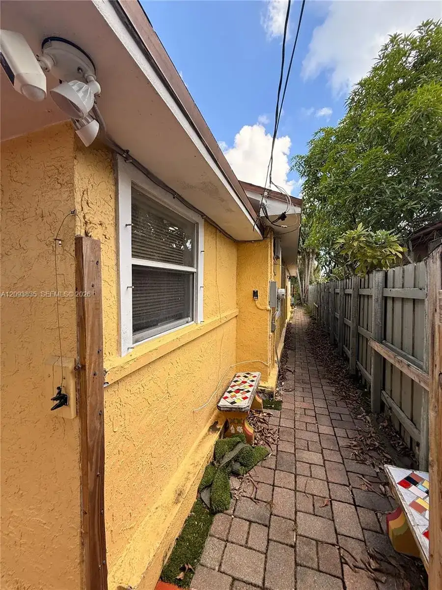 10341 NW 6th Ave, Miami FL 33150 photo 2