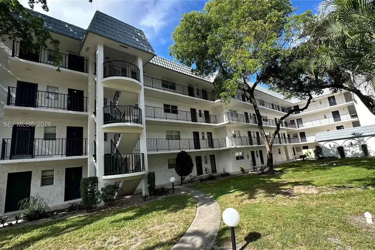 3360 Spanish Moss Ter # 403, Lauderhill FL 33319