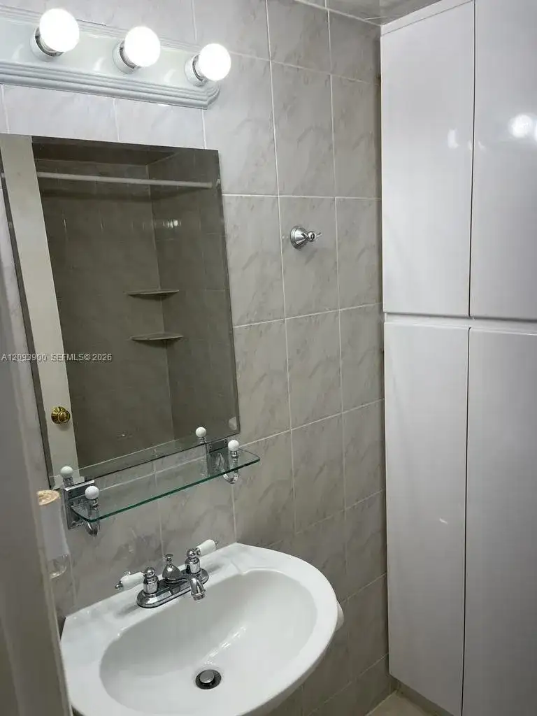 724 NE 4th St # 8, Hallandale Beach FL 33009 photo 2