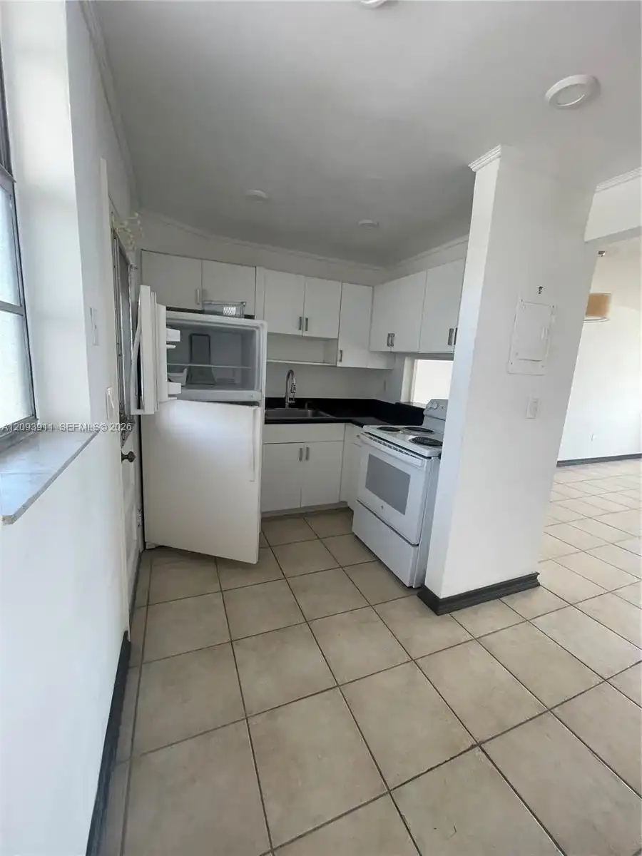 3010 Marcos Dr # R205, Aventura FL 33160