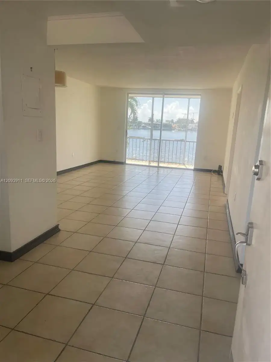 3010 Marcos Dr # R205, Aventura FL 33160 photo 3