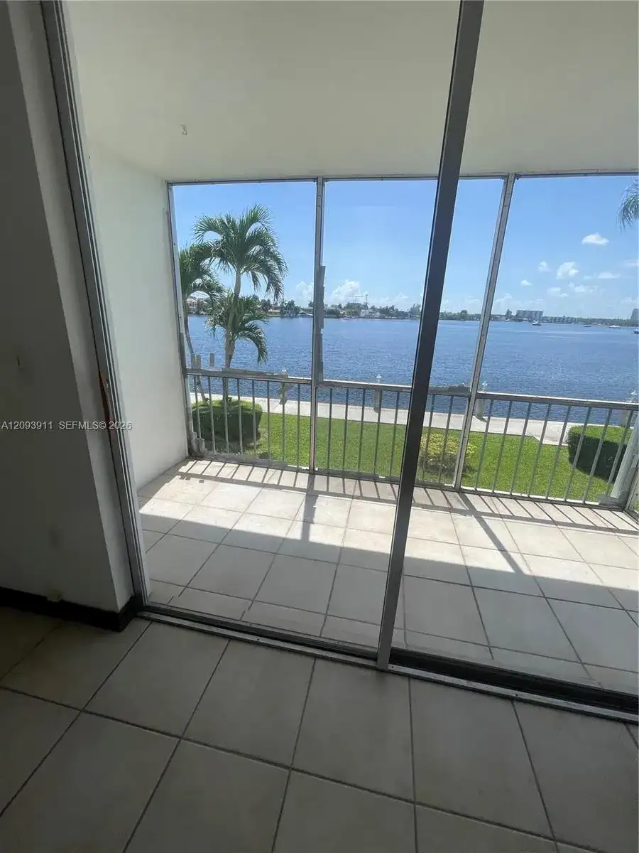 3010 Marcos Dr # R205, Aventura FL 33160 photo 4
