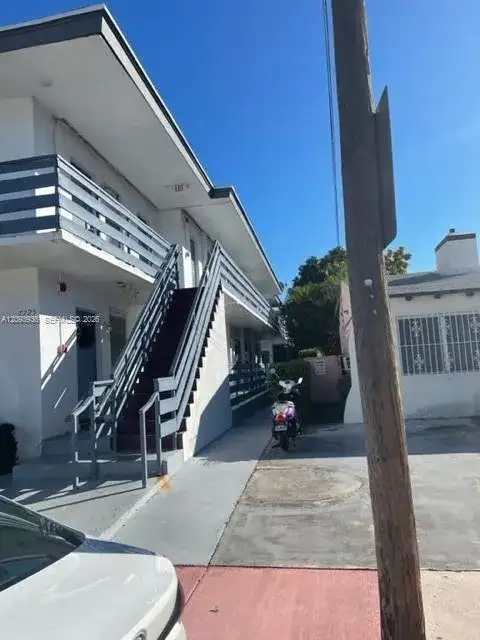 7725 Carlyle Ave # 6, Miami Beach FL 33141 photo 4