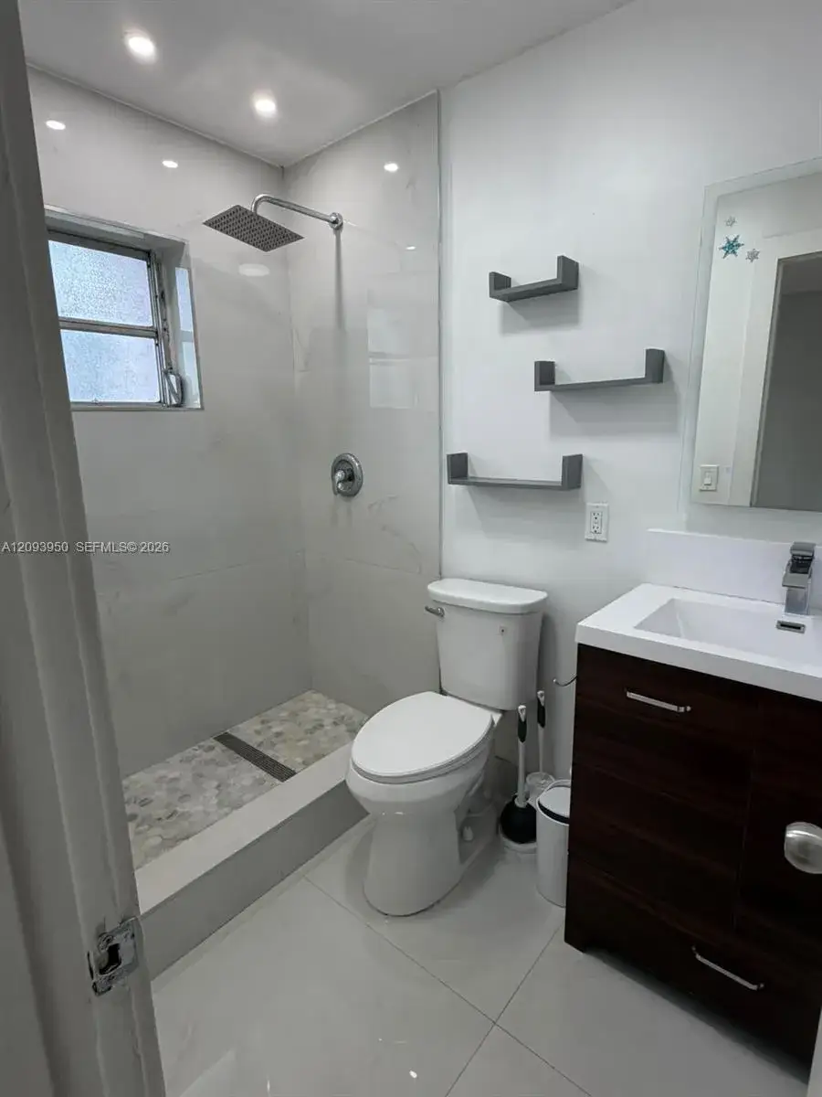 1330 W 54th St # 310C, Hialeah FL 33012