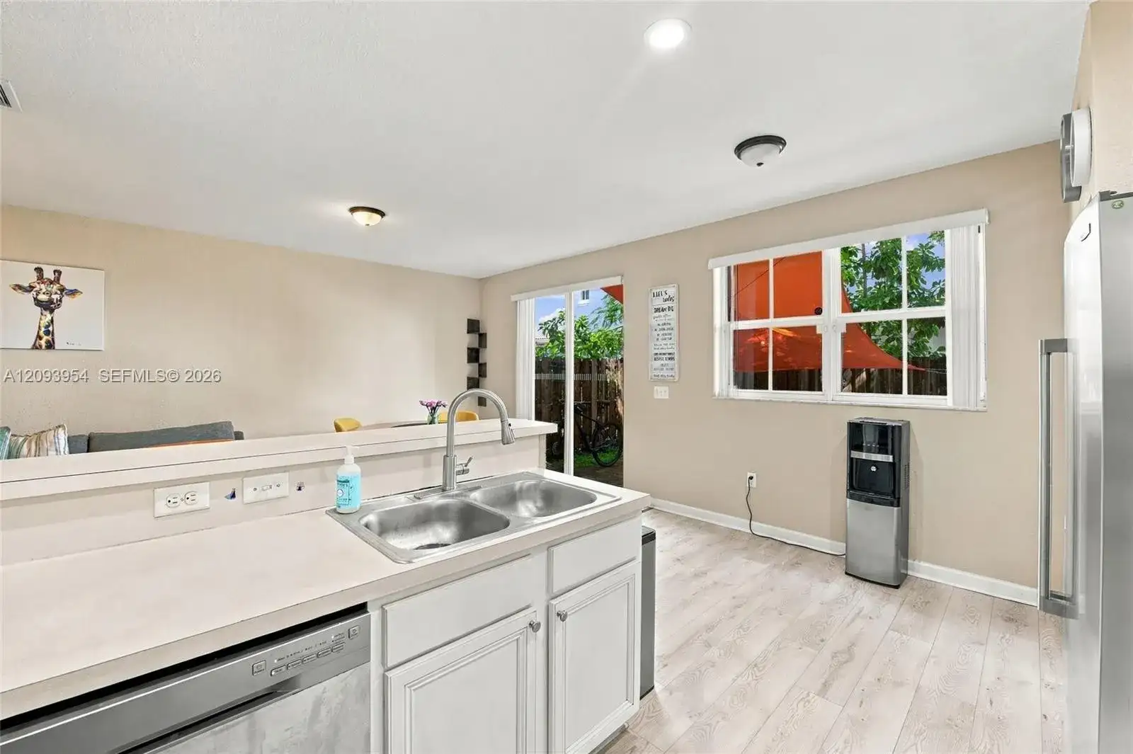 1025 NE 207th Ter, Miami FL 33179 photo 4