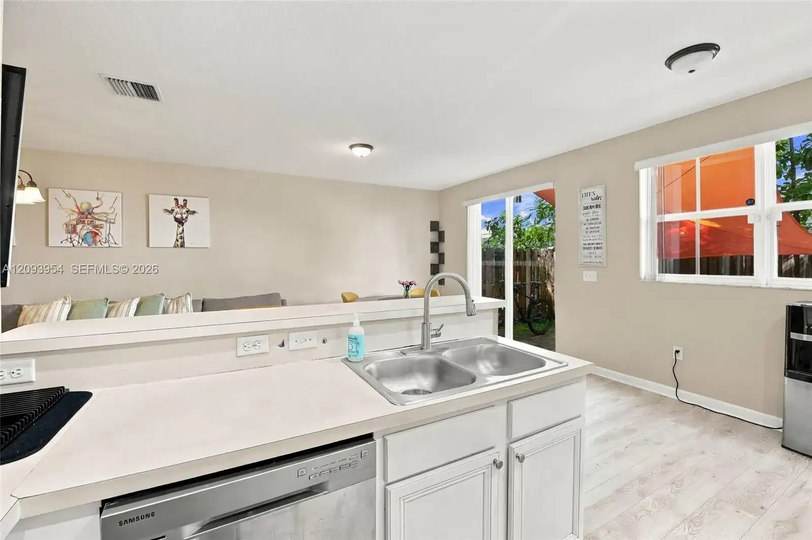 1025 NE 207th Ter, Miami FL 33179 photo 5