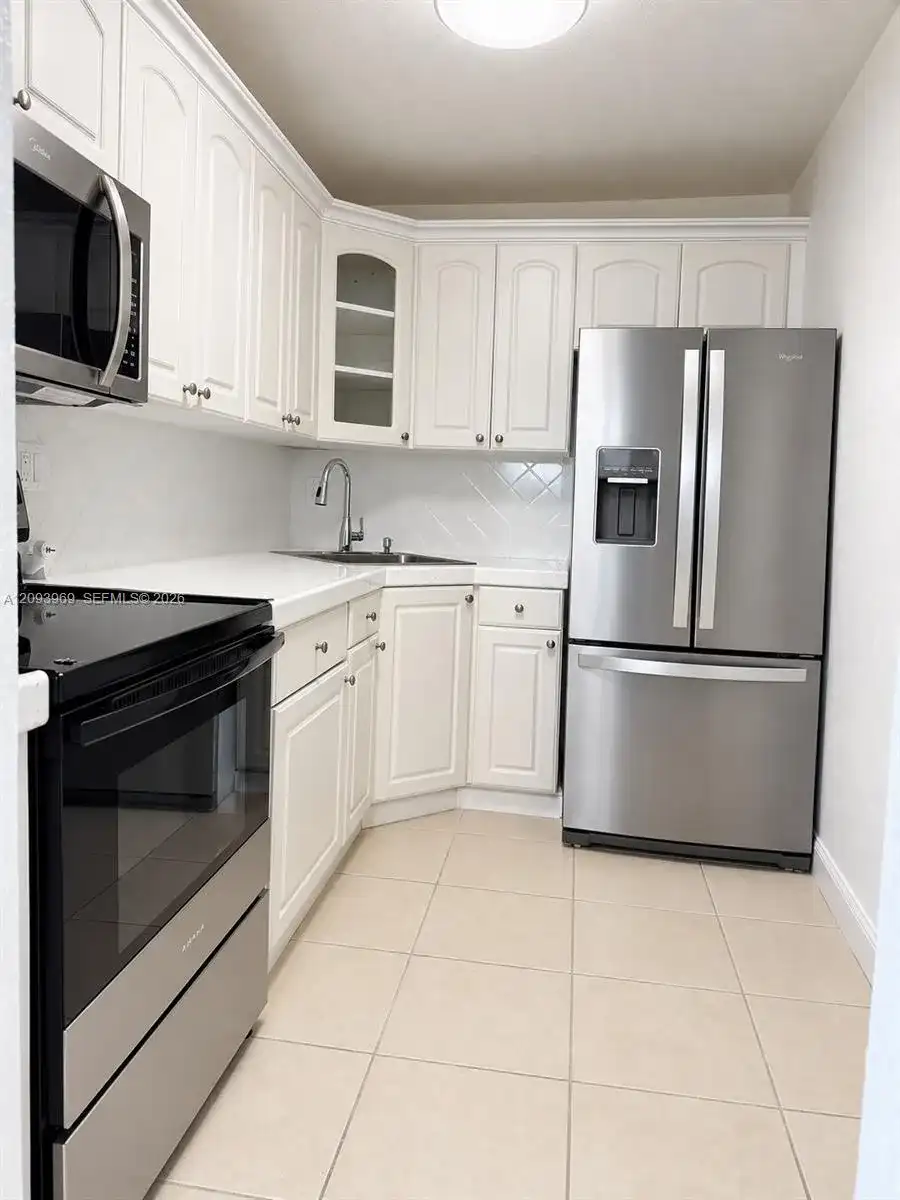 8405 NW 8th St # 103, Miami FL 33126