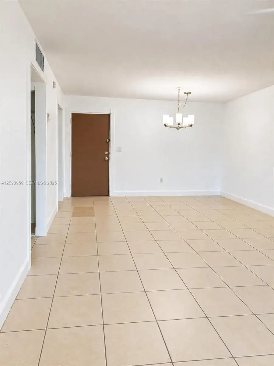 8405 NW 8th St # 103, Miami FL 33126 photo 2