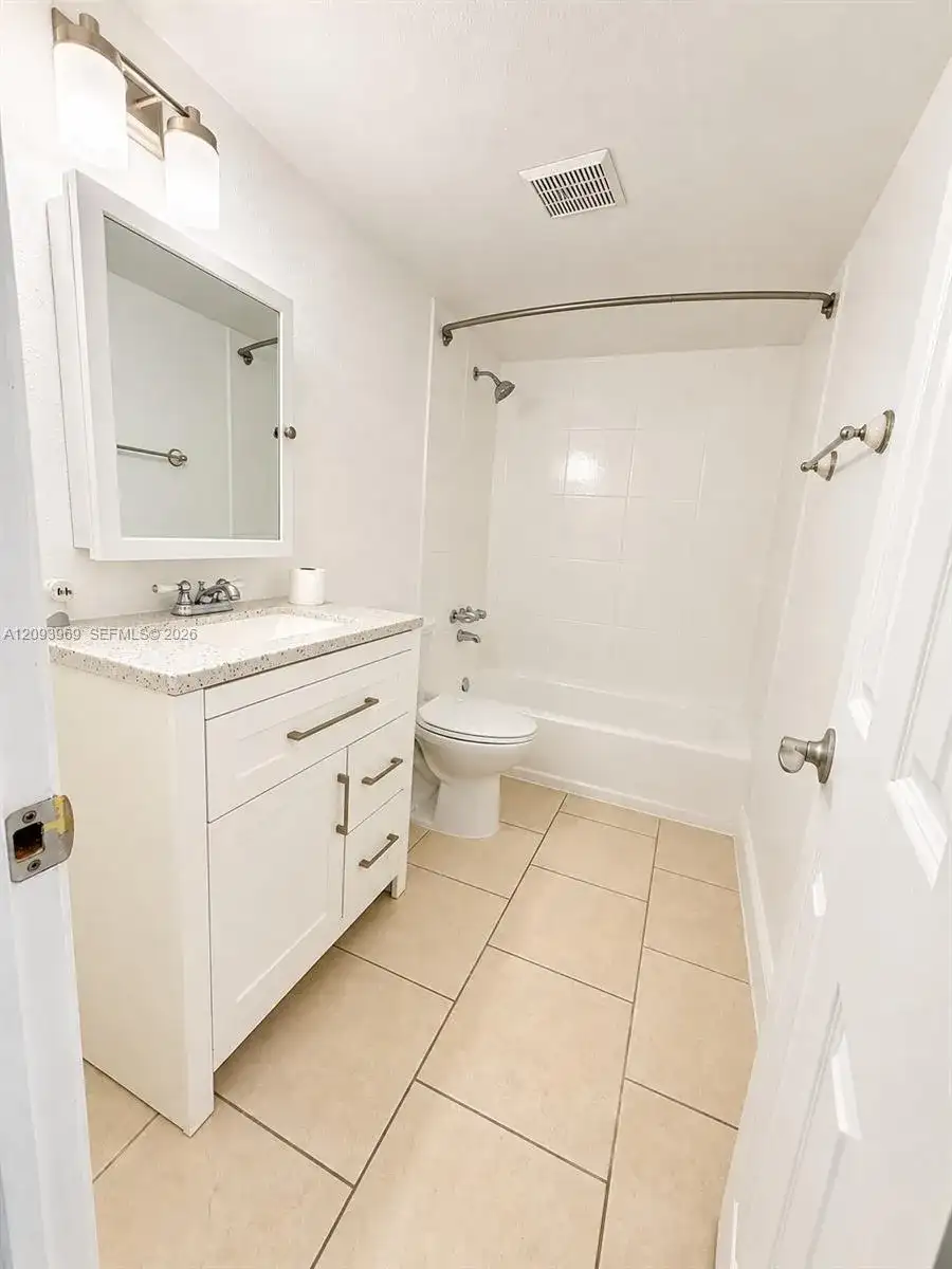 8405 NW 8th St # 103, Miami FL 33126 photo 4
