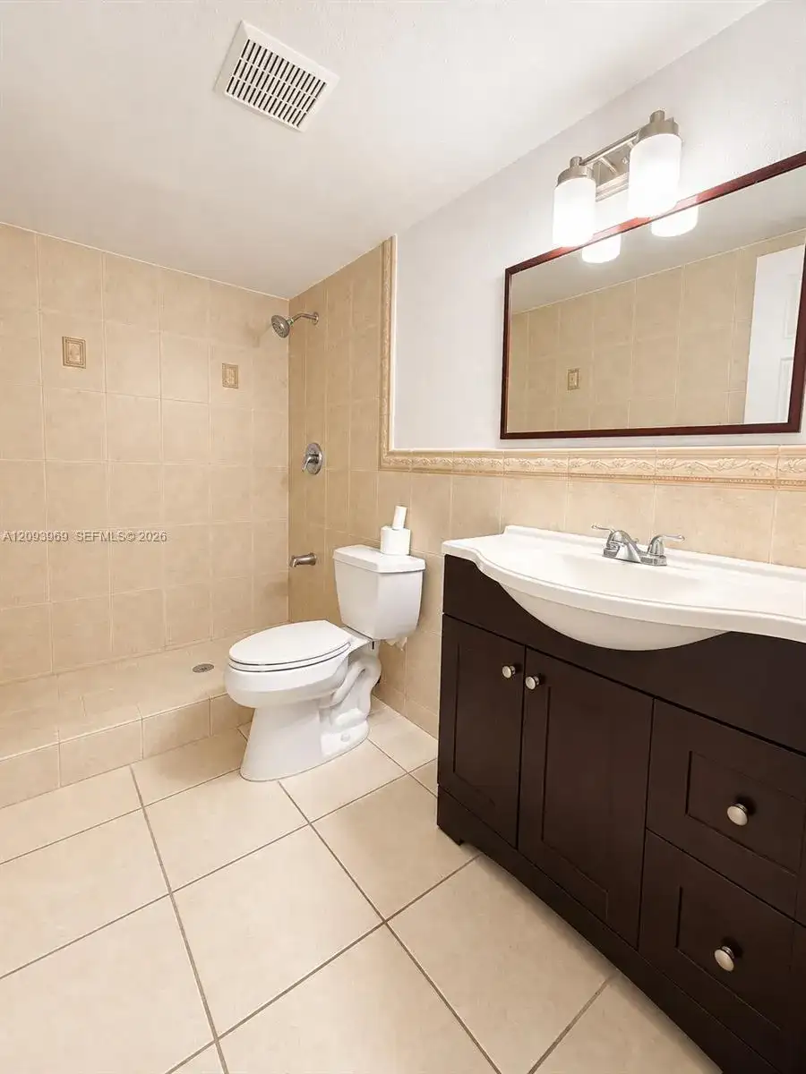8405 NW 8th St # 103, Miami FL 33126 photo 5