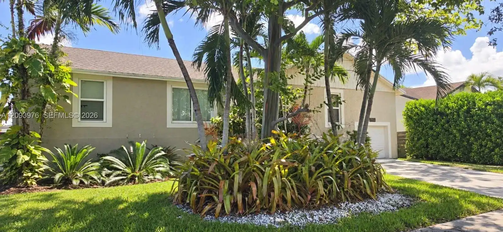 9760 SW 211th St, Cutler Bay FL 33189