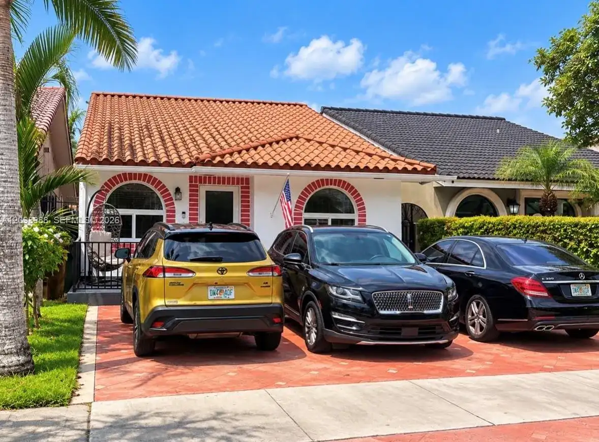 5920 W 20th Ln, Hialeah FL 33016 photo 2