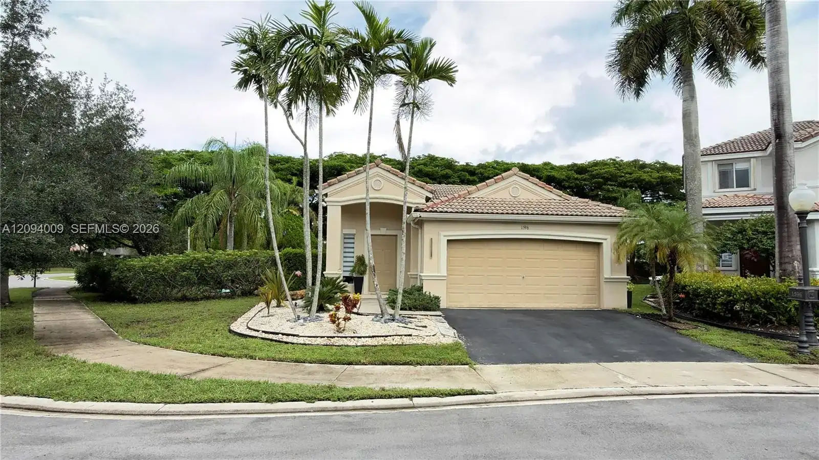1596 Canary Island Dr, Weston FL 33327