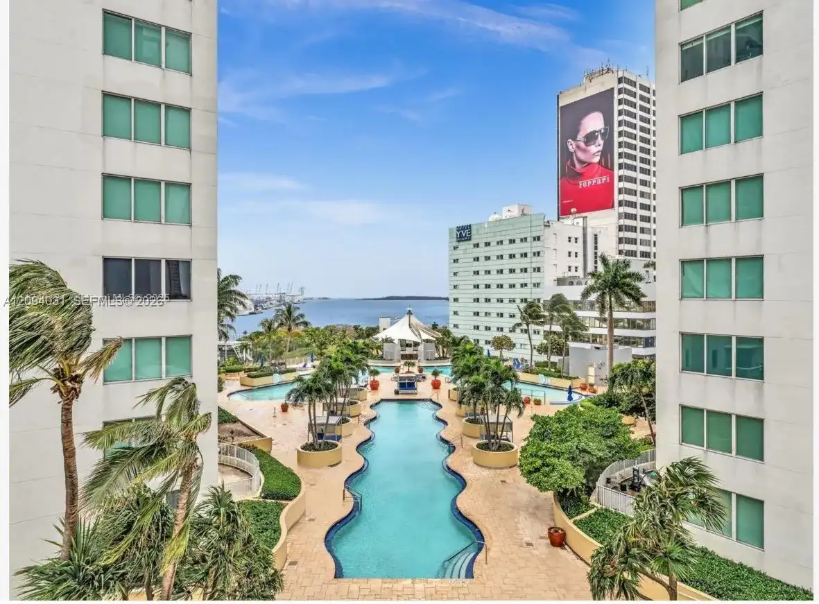 253 NE 2nd St # 2208, Miami FL 33132