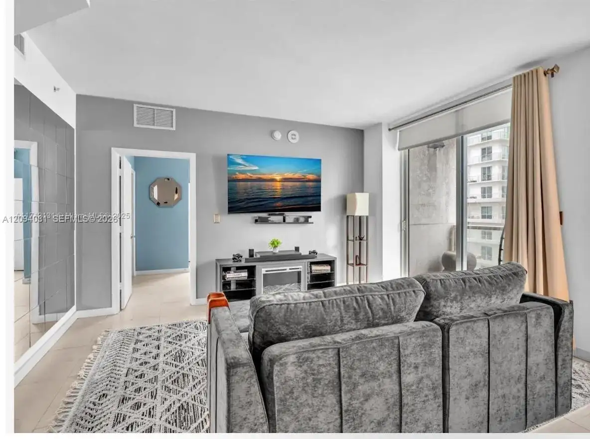 253 NE 2nd St # 2208, Miami FL 33132 photo 2