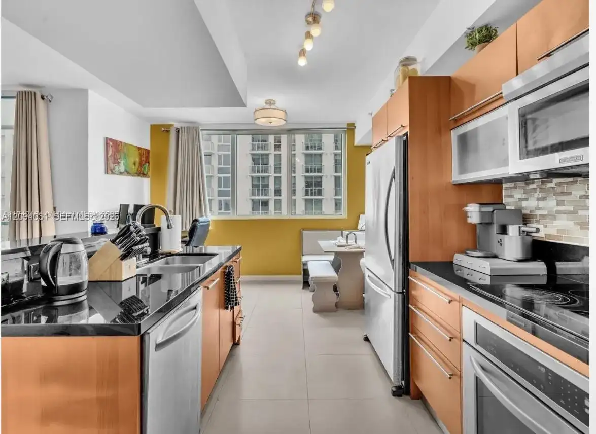 253 NE 2nd St # 2208, Miami FL 33132 photo 3