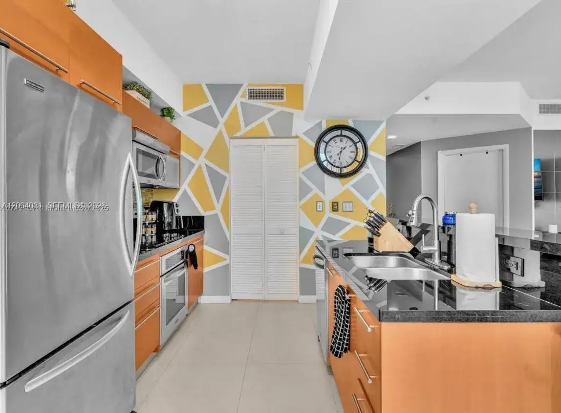 253 NE 2nd St # 2208, Miami FL 33132 photo 4