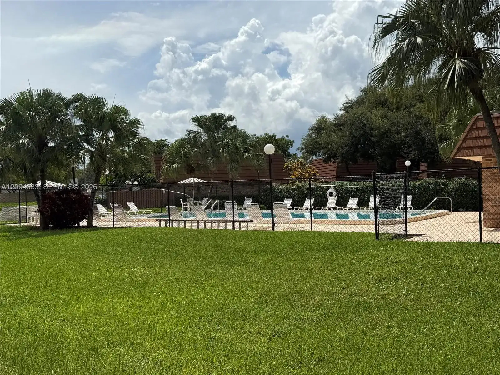 2564 Lakeview Ct, Cooper City FL 33026 photo 3