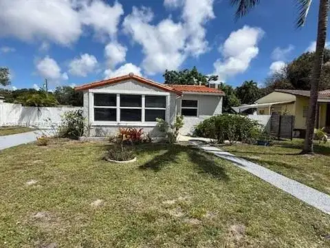 2471 Dewey St, Hollywood FL 33020 photo 2
