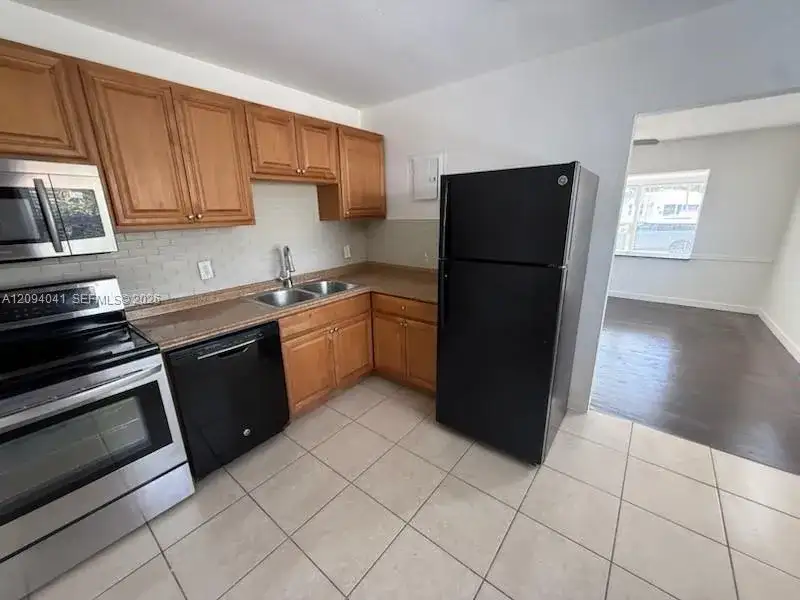 2471 Dewey St, Hollywood FL 33020 photo 5