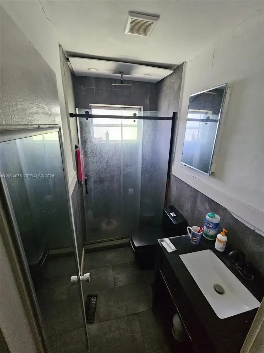 7725 Carlyle Ave # 11, Miami Beach FL 33141 photo 3