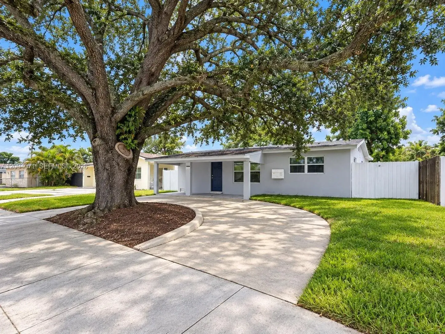 6831 Sheridan St, Hollywood FL 33024