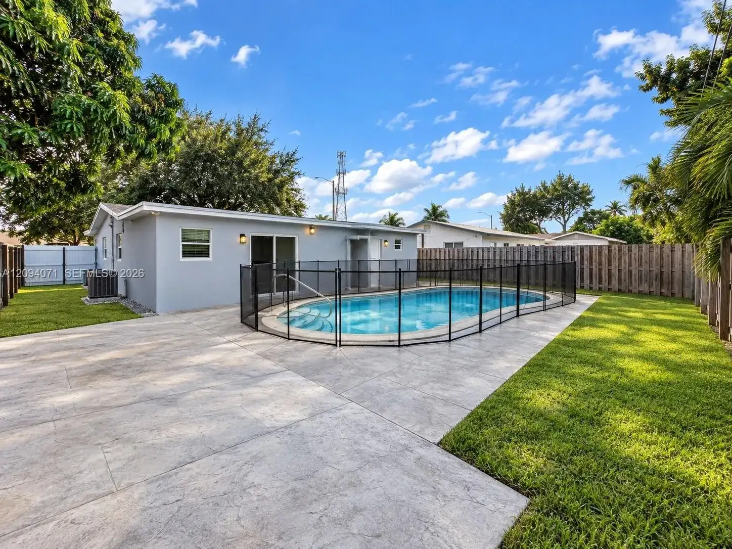 6831 Sheridan St, Hollywood FL 33024 photo 2
