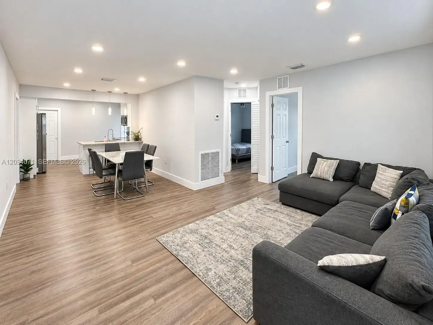 6831 Sheridan St, Hollywood FL 33024 photo 3