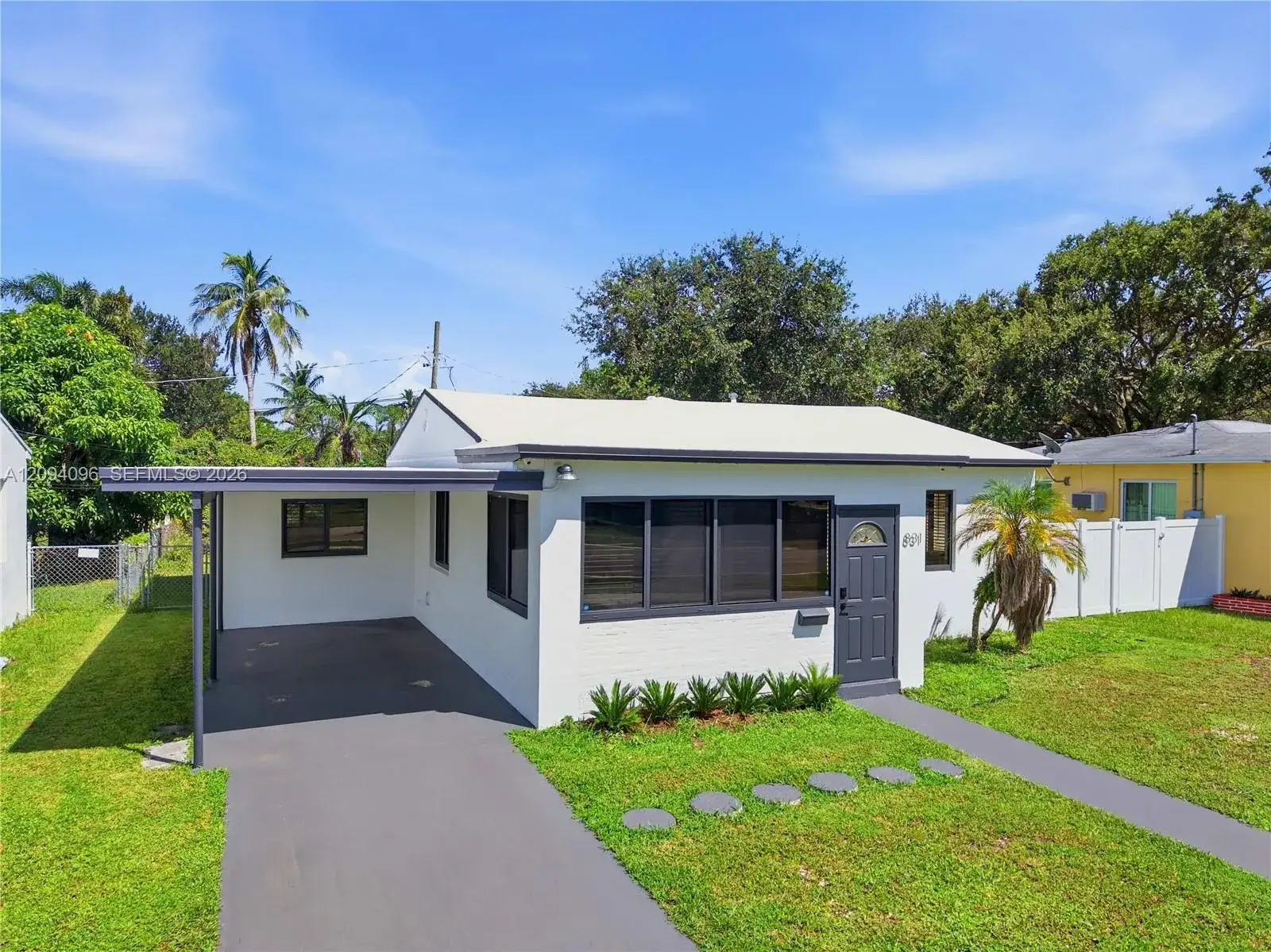 831 S 28th Ave, Hollywood FL 33020 photo 2